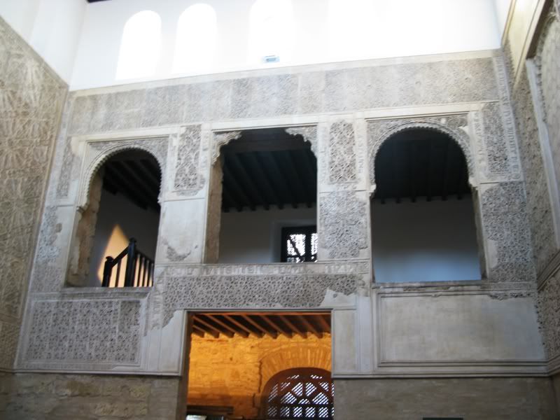 Synagogue (tempat ibadat Yahudi) Synagogue (tempat ibadat Yahudi)