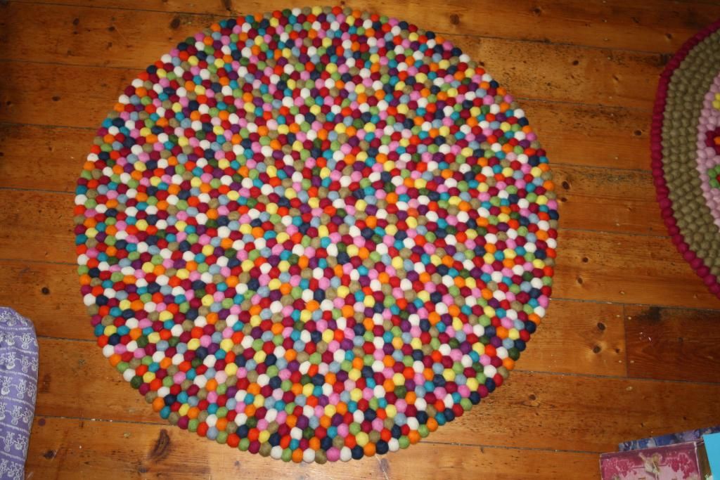 HANDMADE 100 WOOL FELT BALL RUG/MAT 150 cm eBay