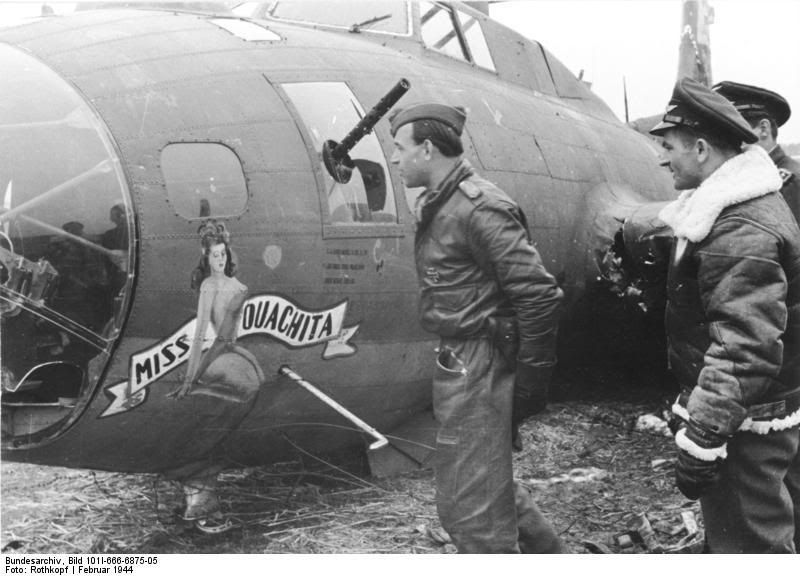 Bundesarchiv_Bild_101I-666-6875-05_Abgeschossenes_amerikanisches_Flugzeug_B_17.jpg