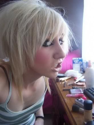 blond emo hairstyle. londe-emo-hair-girl-middle-