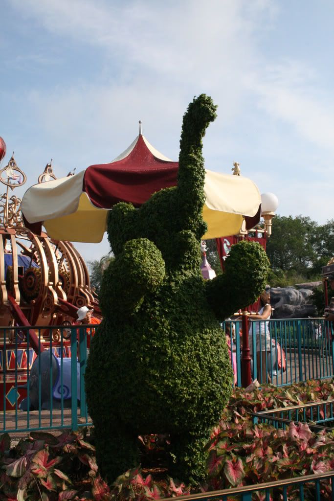 076DumboTopiary.jpg