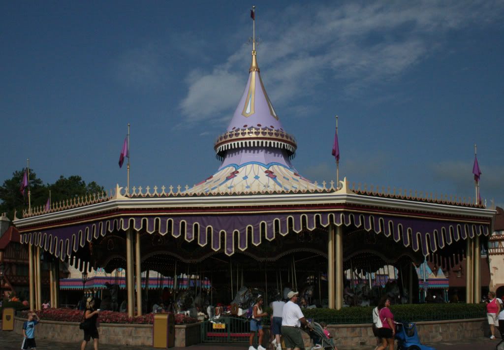 077carousel.jpg