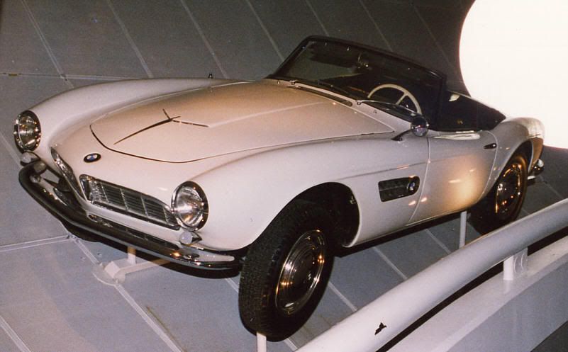 http://i186.photobucket.com/albums/x76/fdovargas/BMW%20Museum/bmw_507_museum-b.jpg