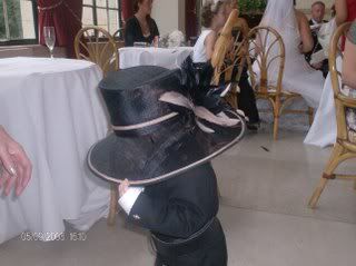 http://i186.photobucket.com/albums/x98/kelly6407/our%20wedding/Picture112.jpg