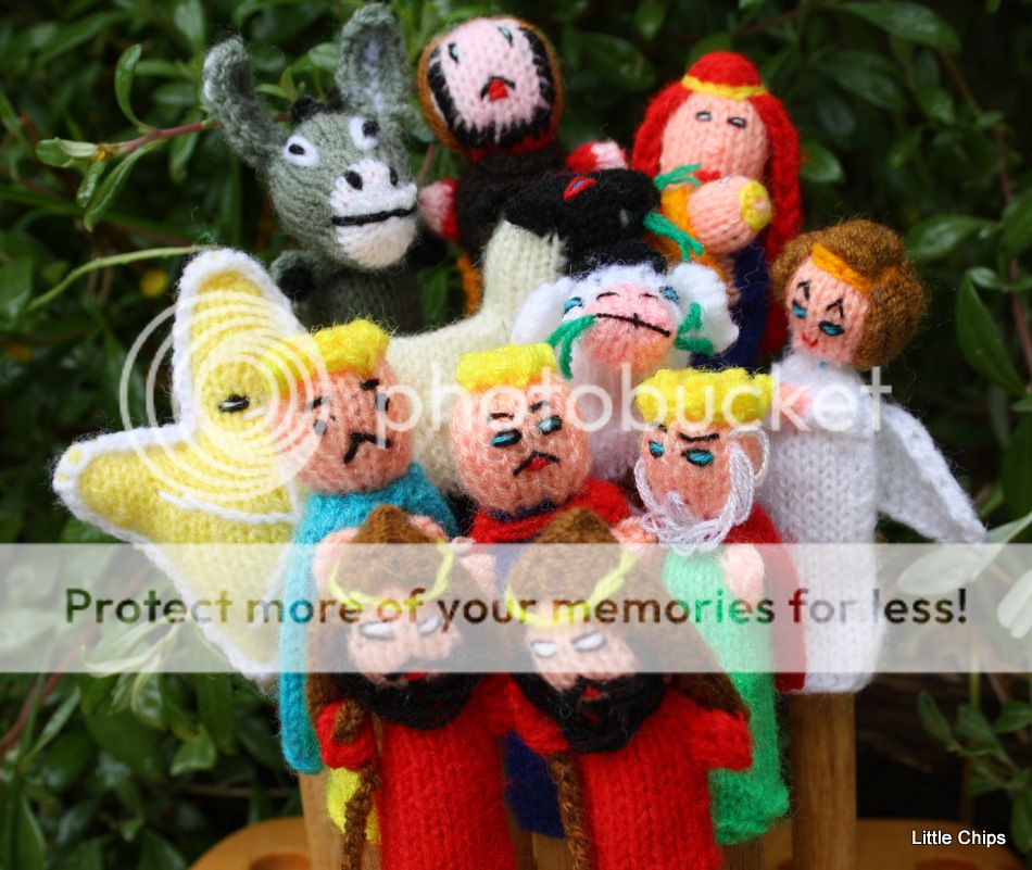 X4 Christmas Finger Puppets Hand Knitted Set 2