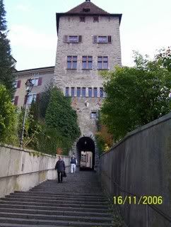 http://i186.photobucket.com/albums/x53/Slavica_2007/stepstocathedral.jpg